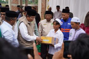 kemenag menyalurkan bantuan korban banjir